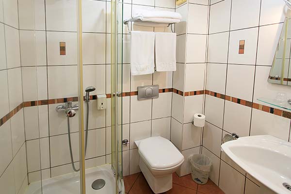Connection Room Bathroom