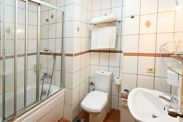 Triple Room Bathroom
